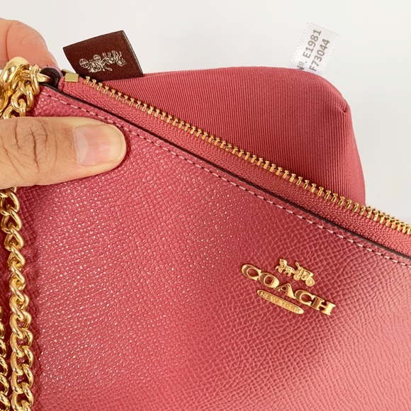 NWT COACH F73044 LARGE WRISTLET WITH GOLD CHAIN - Picture 6 of 8